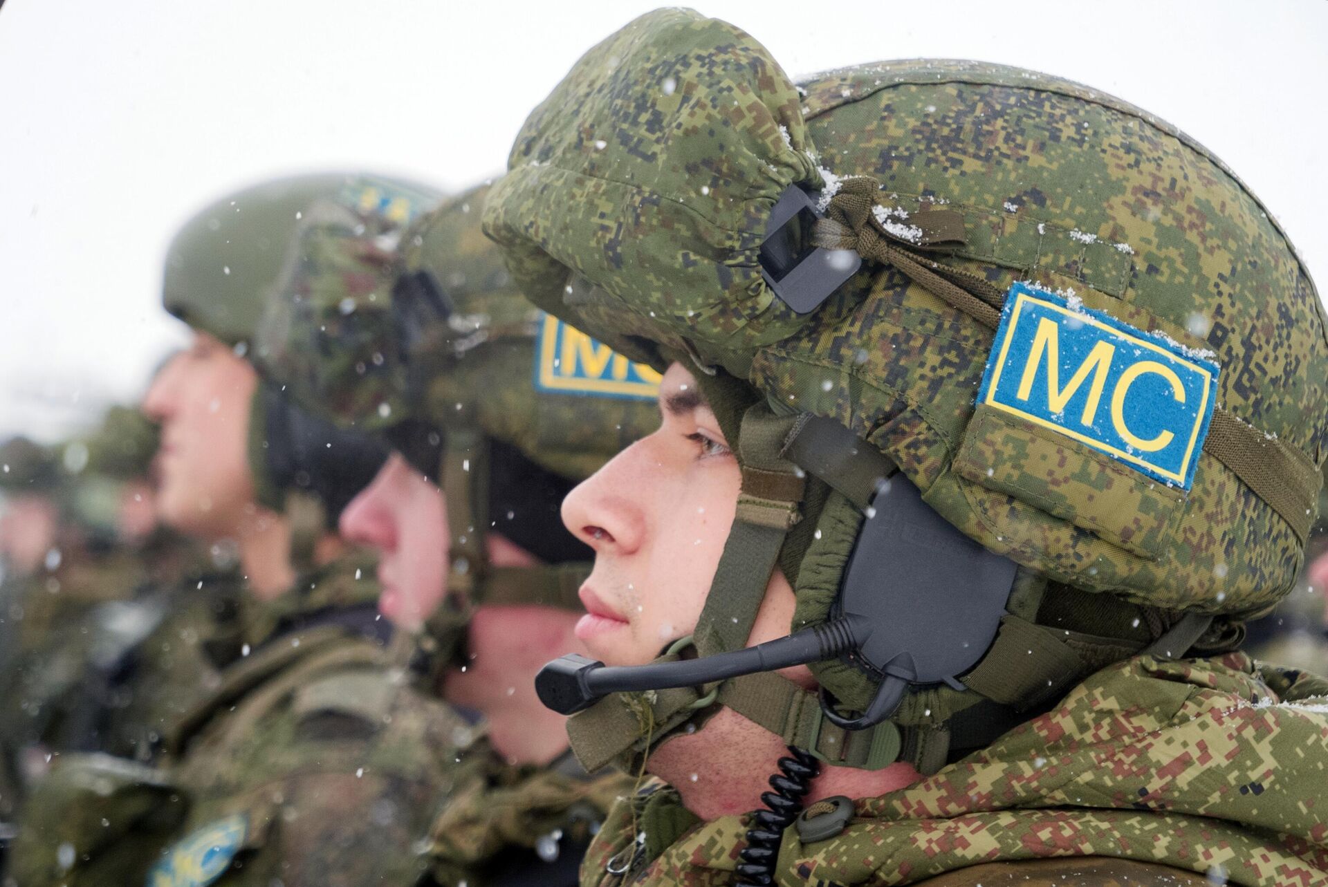 День военного миротворца России