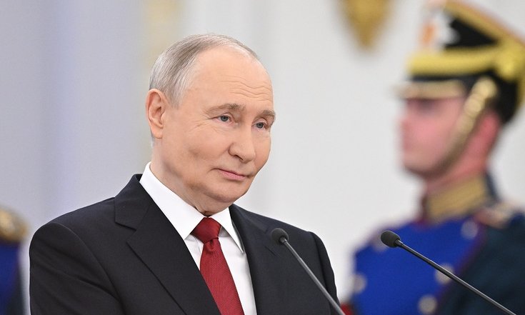 Путин поздравил россиян с Днем России